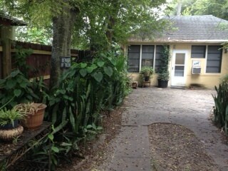 Building Photo - 418 Goodall Ave