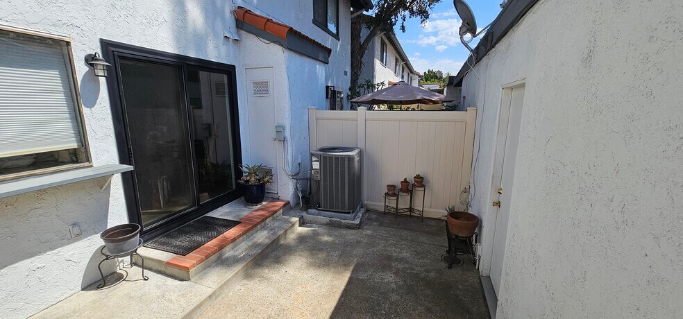 Back Patio - 1910 W Palmyra Ave