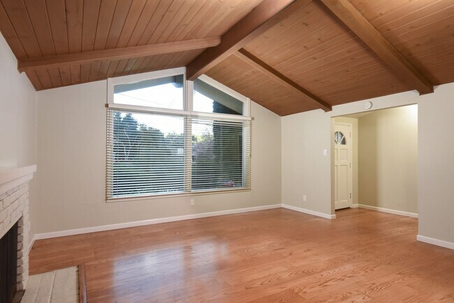 Building Photo - 2092-2094 Donald Dr