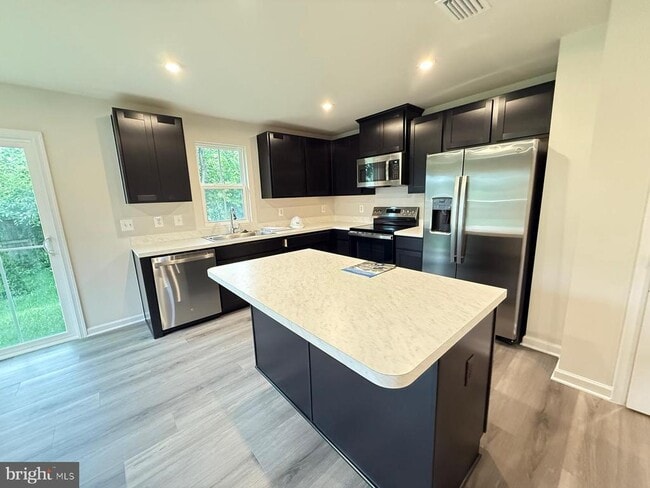 Building Photo - 613 Laurelwood Cir
