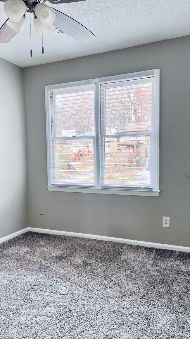 Building Photo - 516 Brent Rd