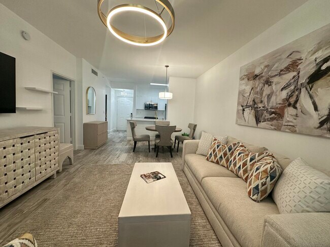 Building Photo - 630 S Sapodilla Ave