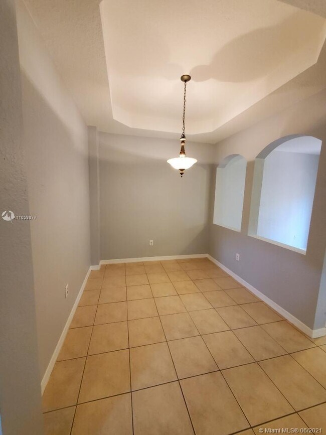 Building Photo - 4941 SW 135th Way