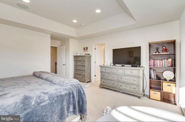 Building Photo - 42440 Dogwood Glen Square
