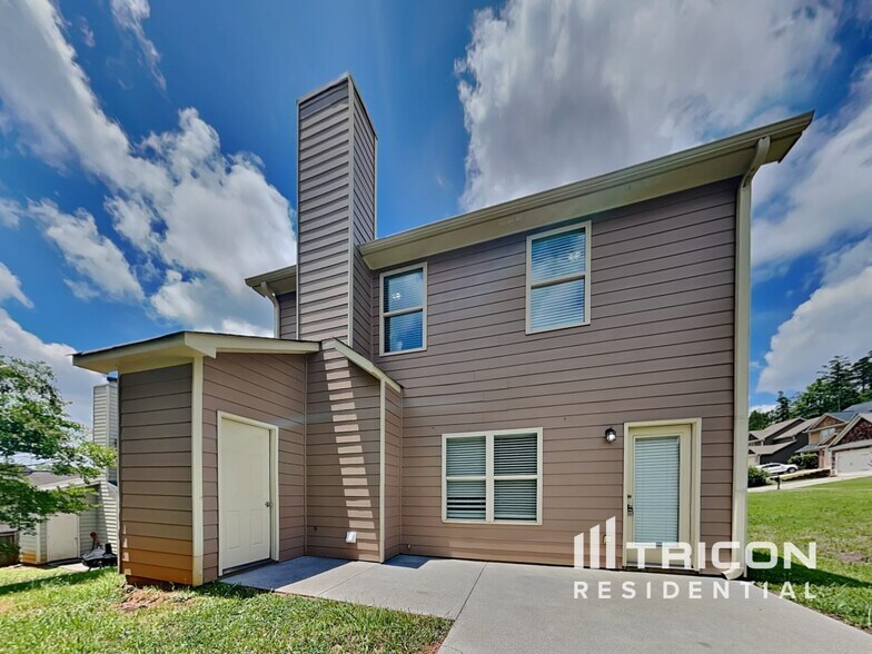Building Photo - 22 Carriage Hls Dr SE
