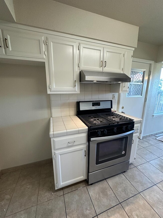 Building Photo - 3083 E Rose Ave