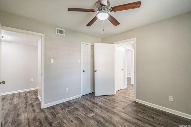 Building Photo - 1601 N Bryant St