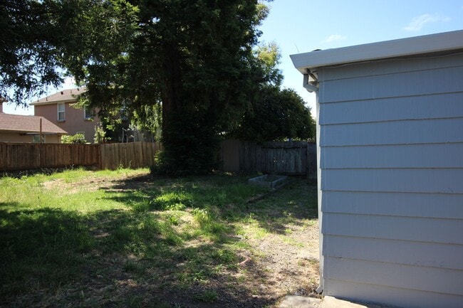 Building Photo - 3 Bedroom home for Rent