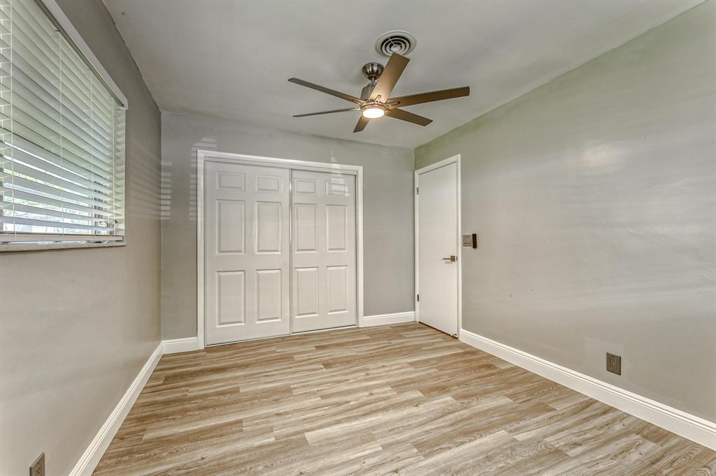 Building Photo - 400 S Luna Ct