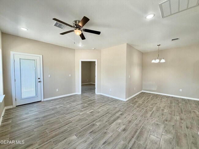 Building Photo - 125 Palma Dr