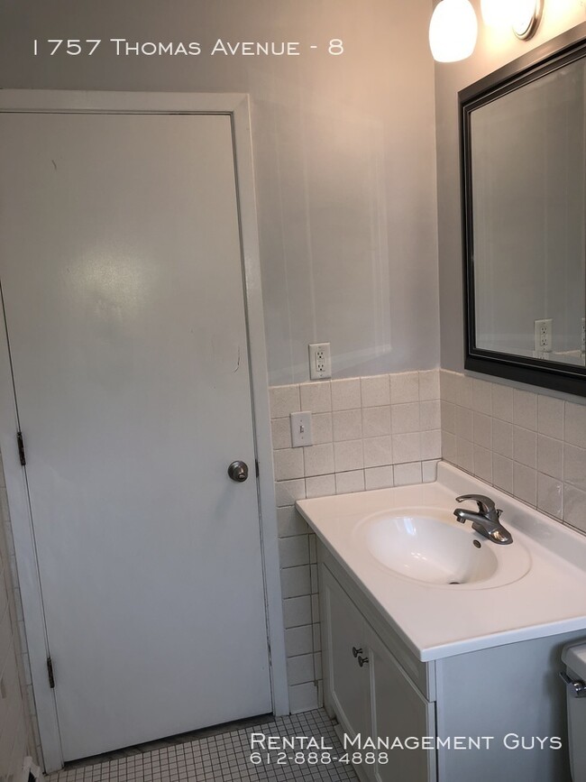 Building Photo - Beautiful 1 Bedroom St. Paul Apartment - W...