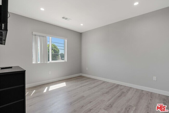 Building Photo - 8224 Vanscoy Ave
