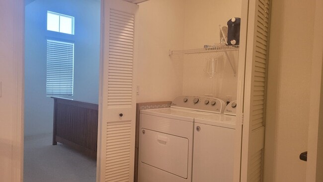 Building Photo - 1175-D