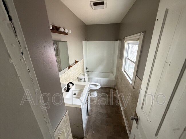 Building Photo - 2647 Fremont Ave N