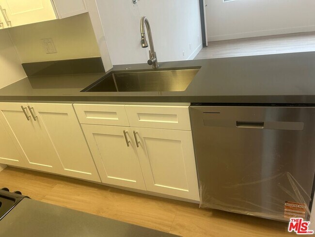 Building Photo - 3603 Mentone Ave