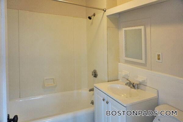 Building Photo - 95 Adams St