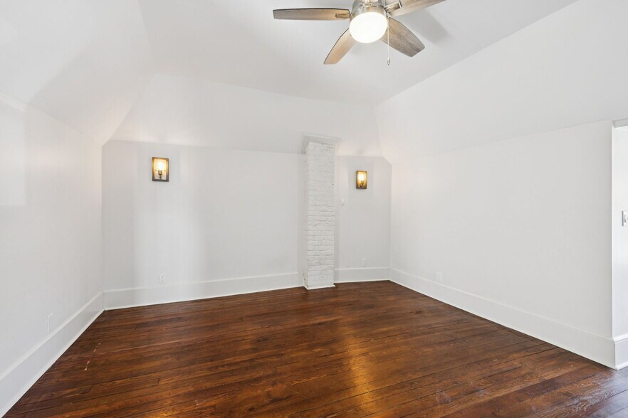 Building Photo - 911 S High St