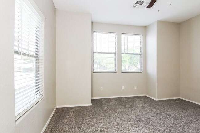 Building Photo - 13797 W Redfield Rd