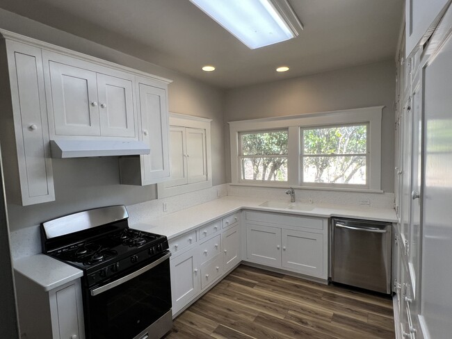 Building Photo - 1851 Magnolia Dr