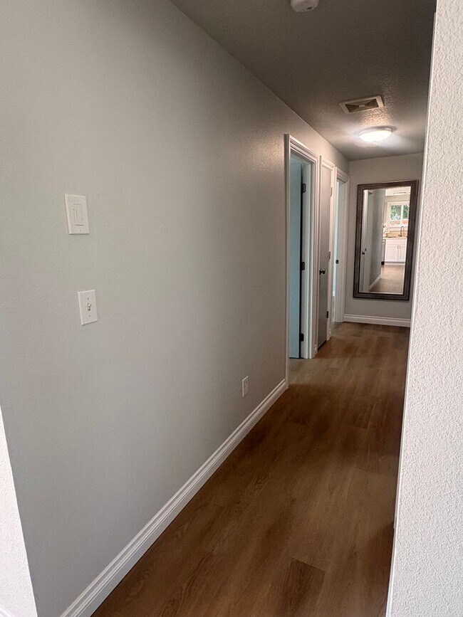 Building Photo - HALF MONTH FREE OF RENT Beautifully Remode...