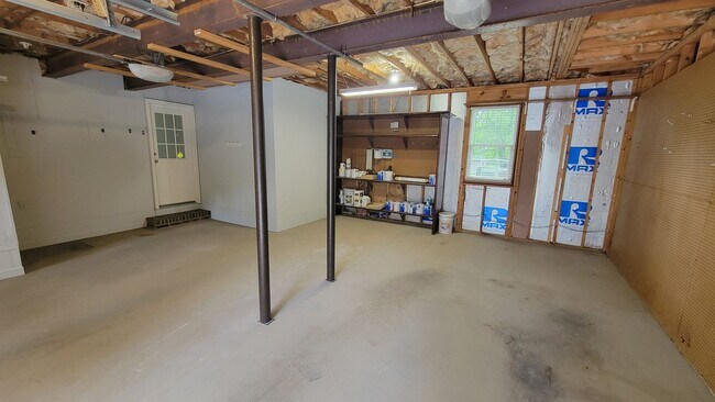 Building Photo - 4 bed, 2.5 Bath Home Available in Sugar Creek