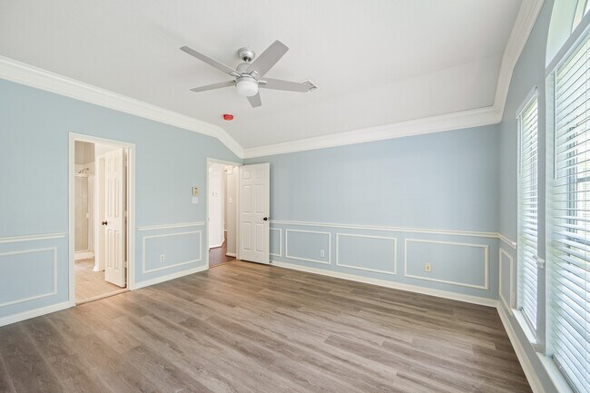 Building Photo - 5827 Willow Park Dr