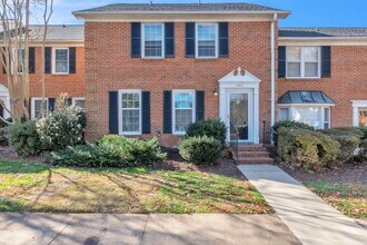 Building Photo - 2nd MONTH RENTS FREE WEHN YOU SIGN A 2 YEAR LEASE......Stylish 3BR / 2.5BA Condo in Wedgewood Townes
