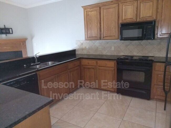 Building Photo - 5721 S Lakeshore Dr