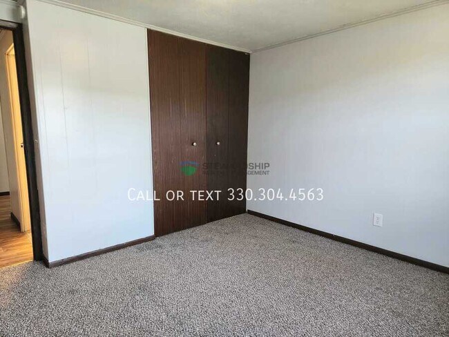 Building Photo - 930 N Ella St