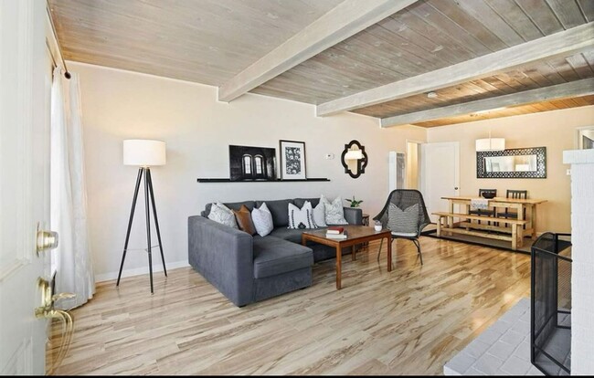 Building Photo - OPEN HOUSE 5/1   12-2pm. .Modern & Comfort...
