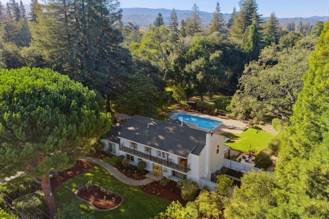 Building Photo - 243 Selby Ln