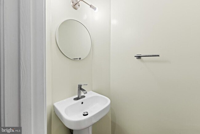 Building Photo - 2615 Chivalry Ct