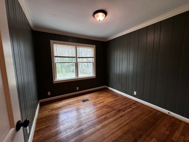 Building Photo - 1387 Midview Dr