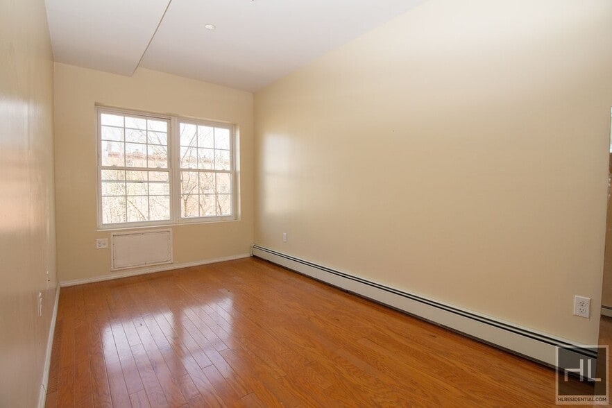 Building Photo - One Bedroom on Dekalb at Nostrand Ave