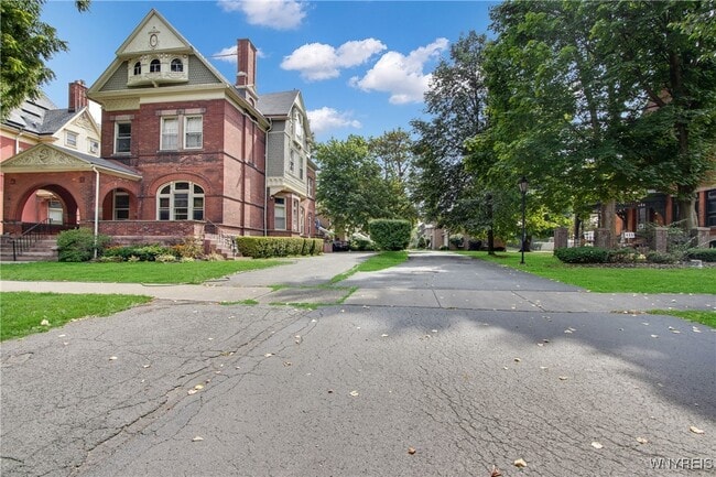 Building Photo - 433 Linwood Ave