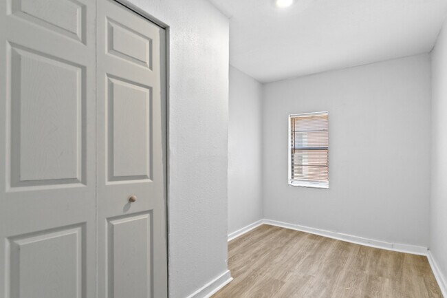 Building Photo - 1424 E 25th St