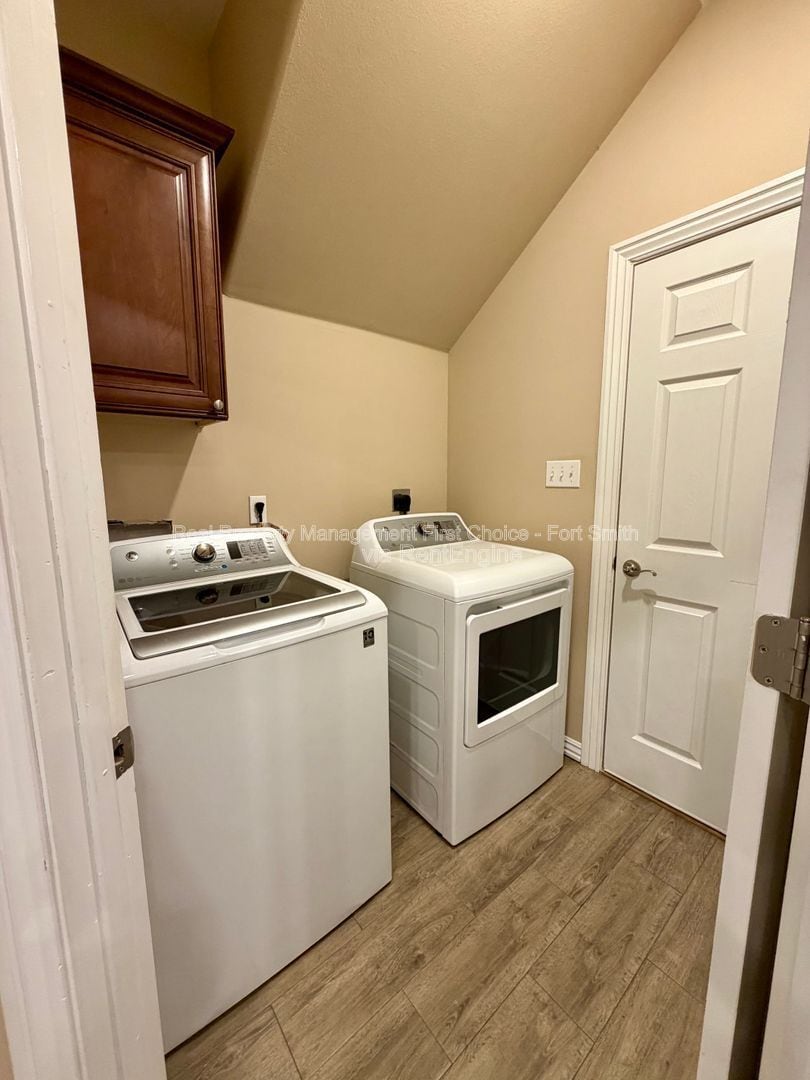 Building Photo - 9817 Mylea Cir