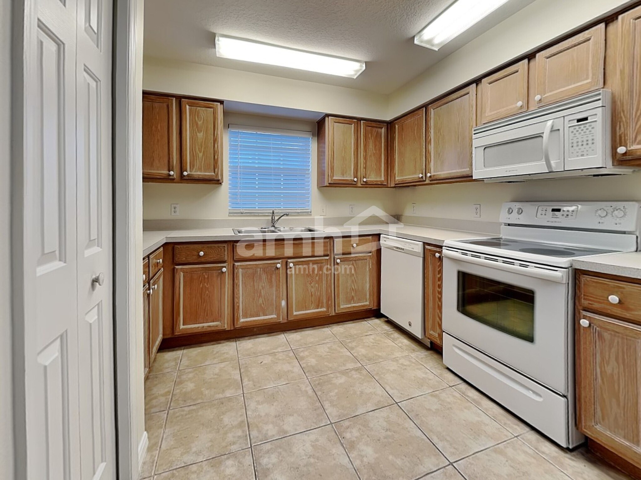 Building Photo - 1621 Christa Ct