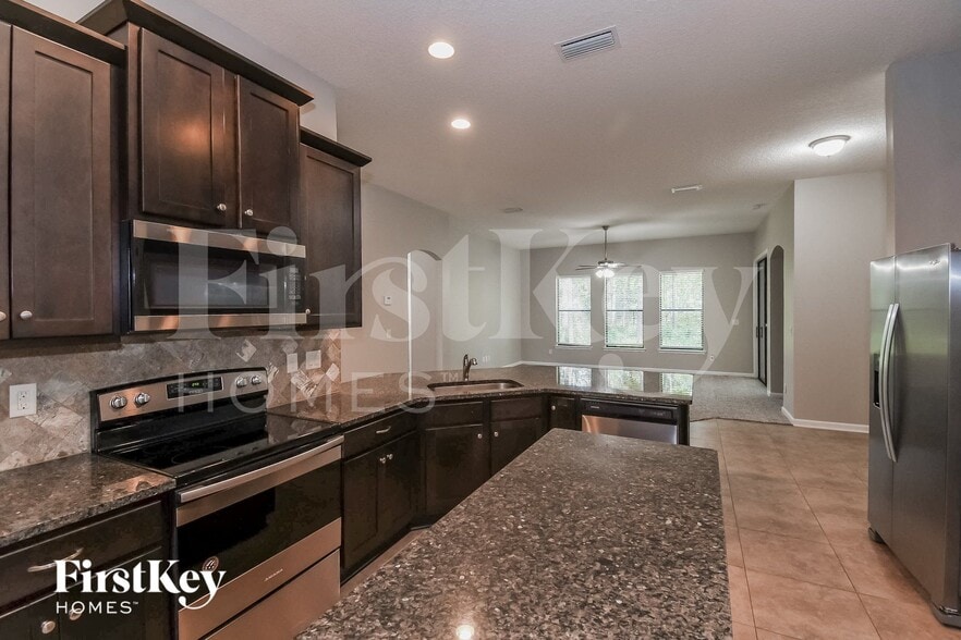 Building Photo - 13737 Devan Lee Dr N