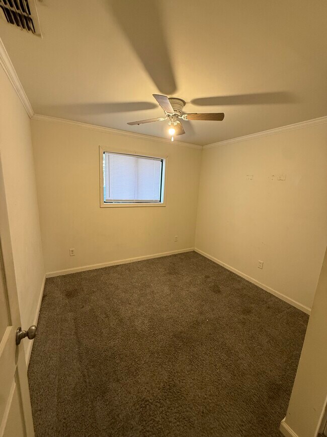 Building Photo - 2112 14th Ave N