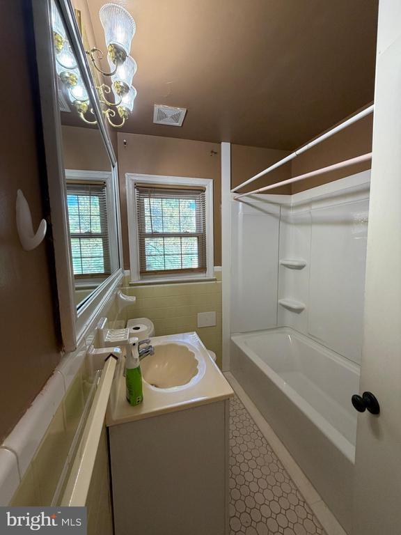 Building Photo - 540 Bellview Ave