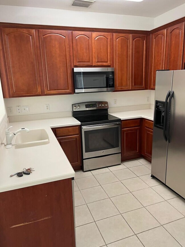 Building Photo - Fabulous 3/2.5 Townhouse located in The Vistas at Stonebridge Commons