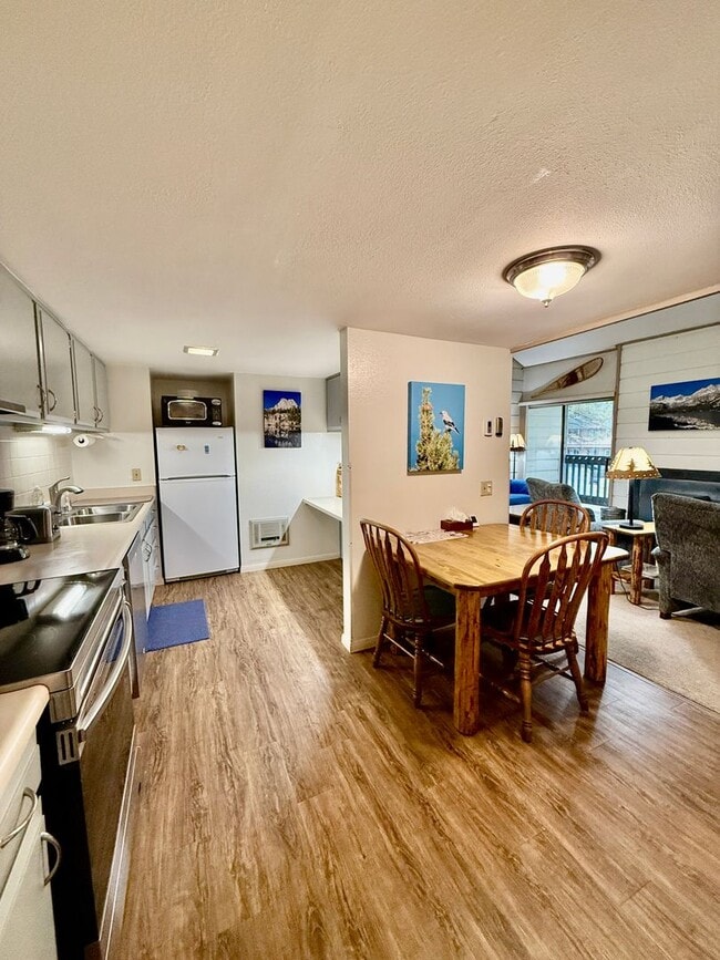 Building Photo - Winter Rental – Mountain Shadows, Center o...