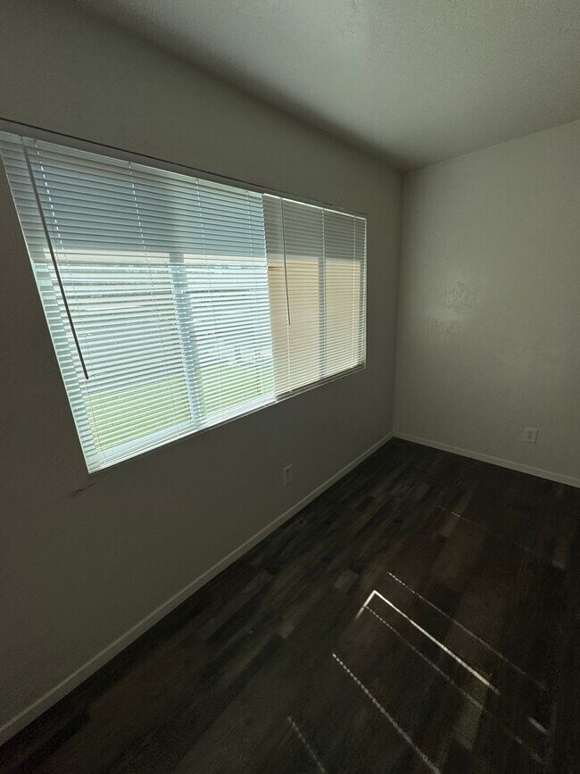 Building Photo - Bridge