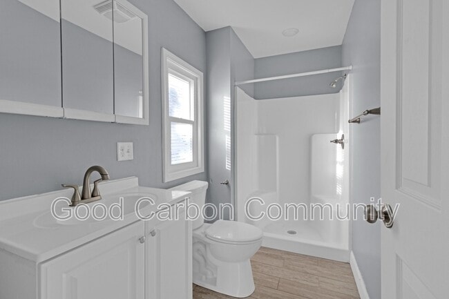 Building Photo - 84 Crane St