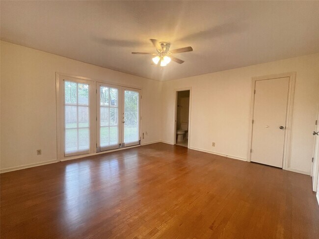 Building Photo - 9655 Meadowcroft Dr