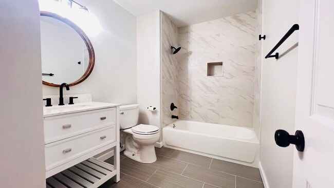 Building Photo - Stylish 2-Bed Carrboro Home with Private Patio