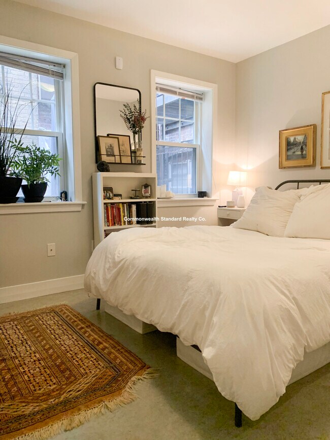 Building Photo - 33 Anderson St