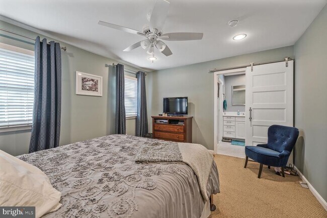 Building Photo - 6400 Fleetside Ct