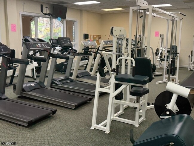 Building Photo - 3102 Cleveland Ln